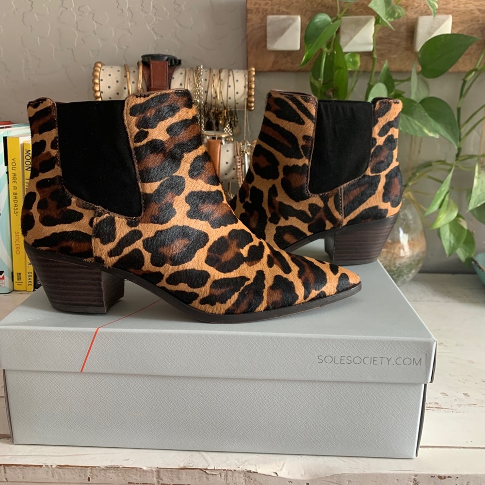 Gorgeous leopard boots